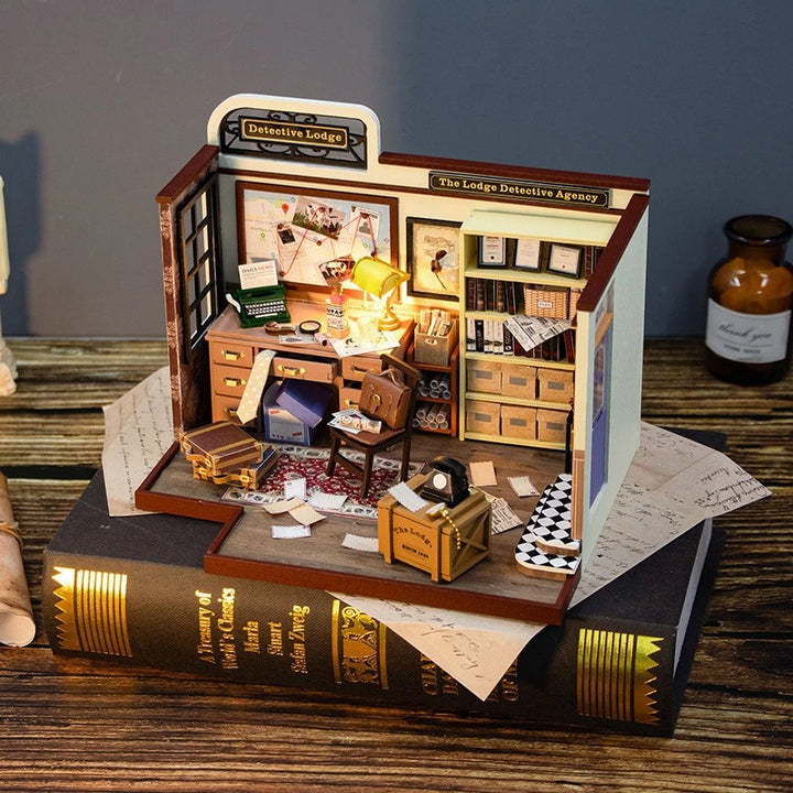 Wooden Miniature Model Kit Detective